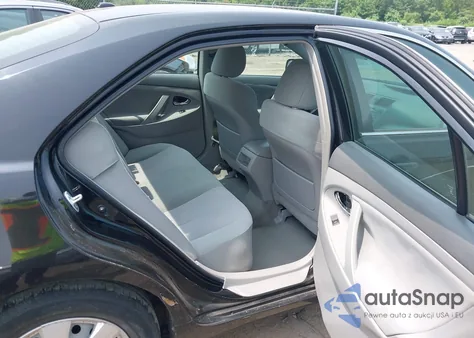 2011 Toyota Camry Le z USA, uszkodzony, nr VIN 4T4BF3EK2BR218540